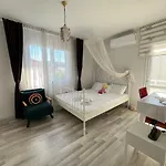 ヴィラ With Private Pool In Alacati *