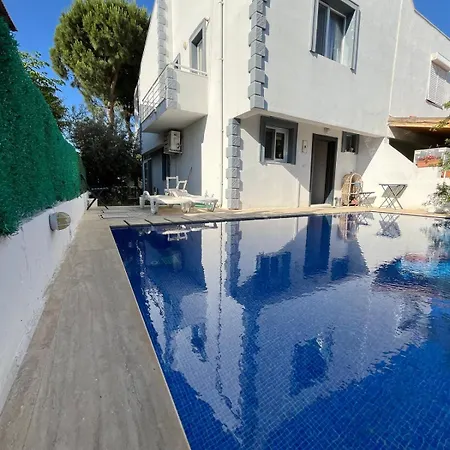 Villa With Private Pool In Alaçatı *