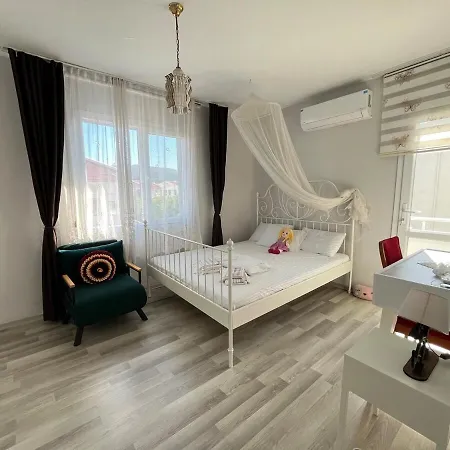 Villa With Private Pool In Alacati *